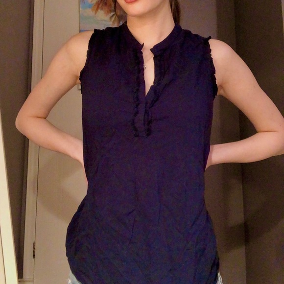 Tommy Hilfiger Blouse
Navy, Great condition, Barely Worn - Picture 3 of 4